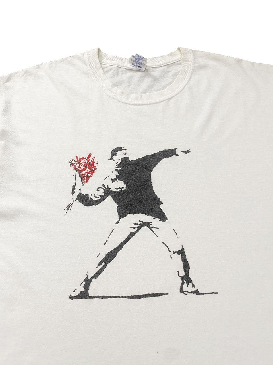 00s  Banksy Love Is In The Air Flower Thrower T-Shirt