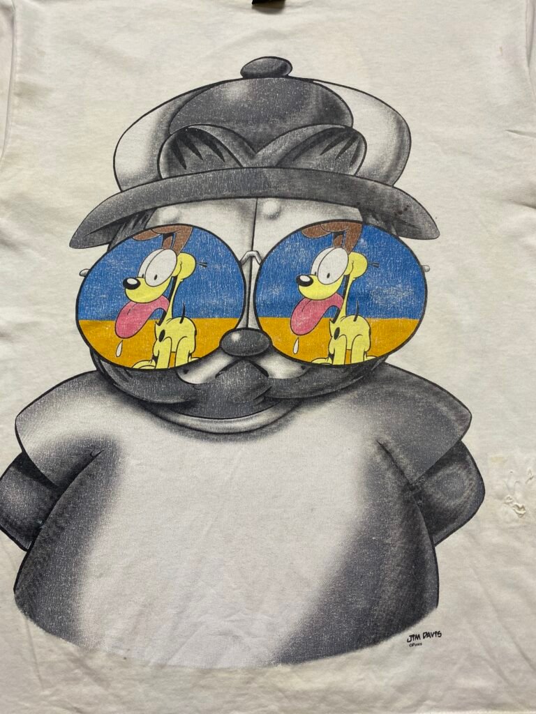 90s Garfield Paws - Jim Davis Cartoon T-Shirt