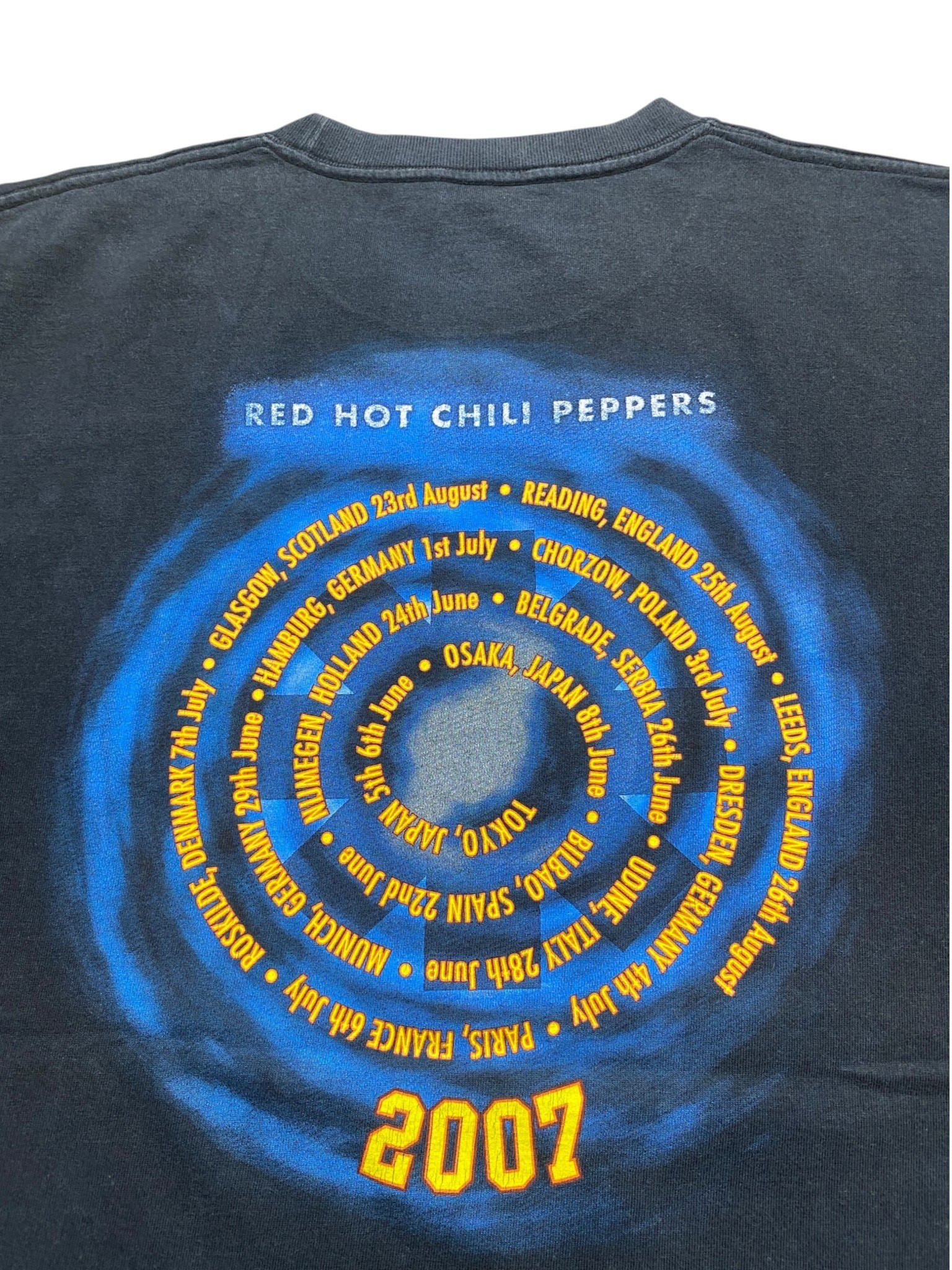 Vintage 2007 Red Hot Chili Peppers Stadium Arcadium Europe Tour T-Shirt detail 4