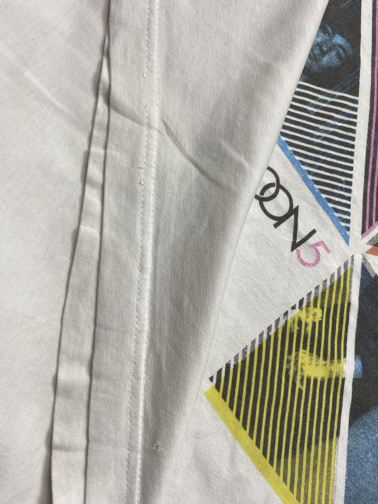 Vintage 2011 Maroon 5 Tour 2011 T-Shirt detail 7